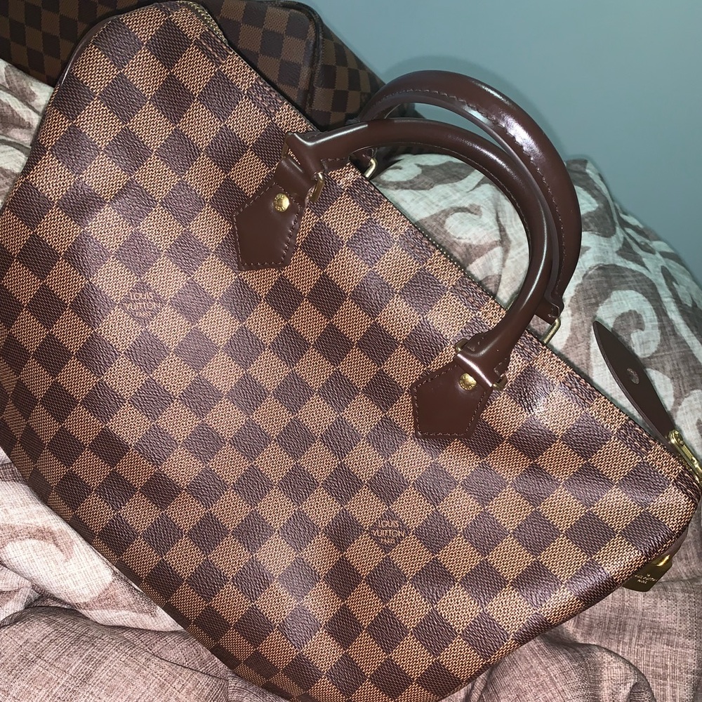 Authentic Louis Vuitton speedy 35